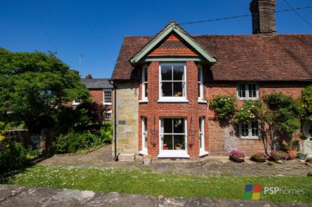 Gorgeous cottage with great garden in heart of Balcombe