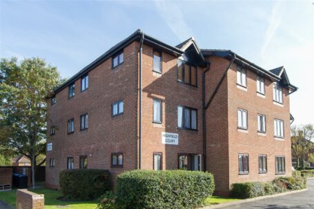 Top floor flat with parking in Church Road, Haywards Heath