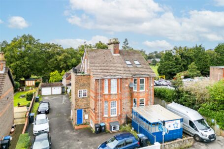 Very spacious flat on Haywards Road, Haywards Heath