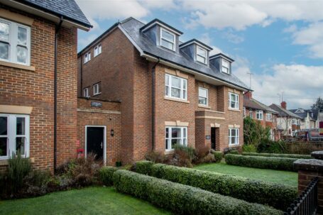 Modern apartment near station on Sydney Road, Haywards Heath