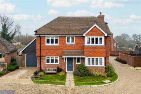 Beautiful modern home on Barnfield, Balcombe